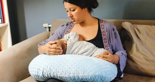 بالش شیردهی نوزاد و کاربرد آن