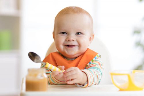 زمان صحیح شروع غذا دادن به نوزاد