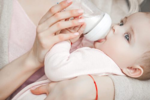 زمان مناسب از شیر گرفتن نوزاد